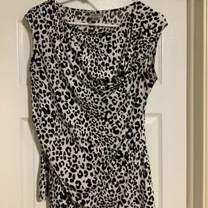 Never worn Worthington Black & White Animal Print Sleeveless Shirt, Size M